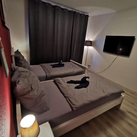Liebevoll Eingerichtete Ferienwohnung - Zentrale Lage - Netflix & Paytv Вильгельмсхафен Экстерьер фото