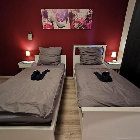 Liebevoll Eingerichtete Ferienwohnung - Zentrale Lage - Netflix & Paytv Вильгельмсхафен Экстерьер фото